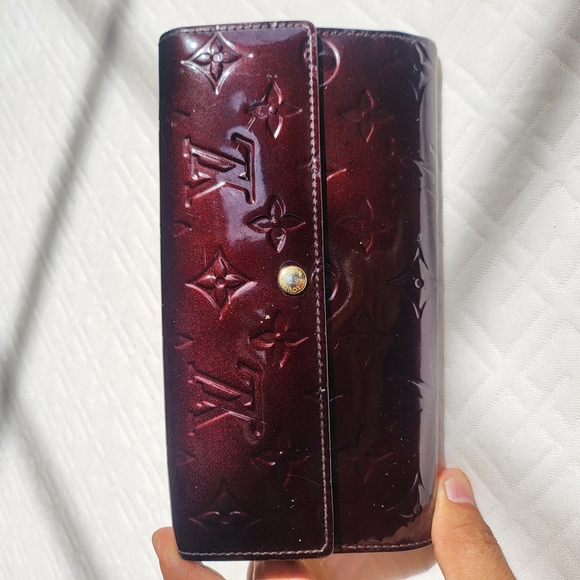 Louis Vuitton Amarante Vernis Sarah Wallet w/COA. - Picture 10 of 13